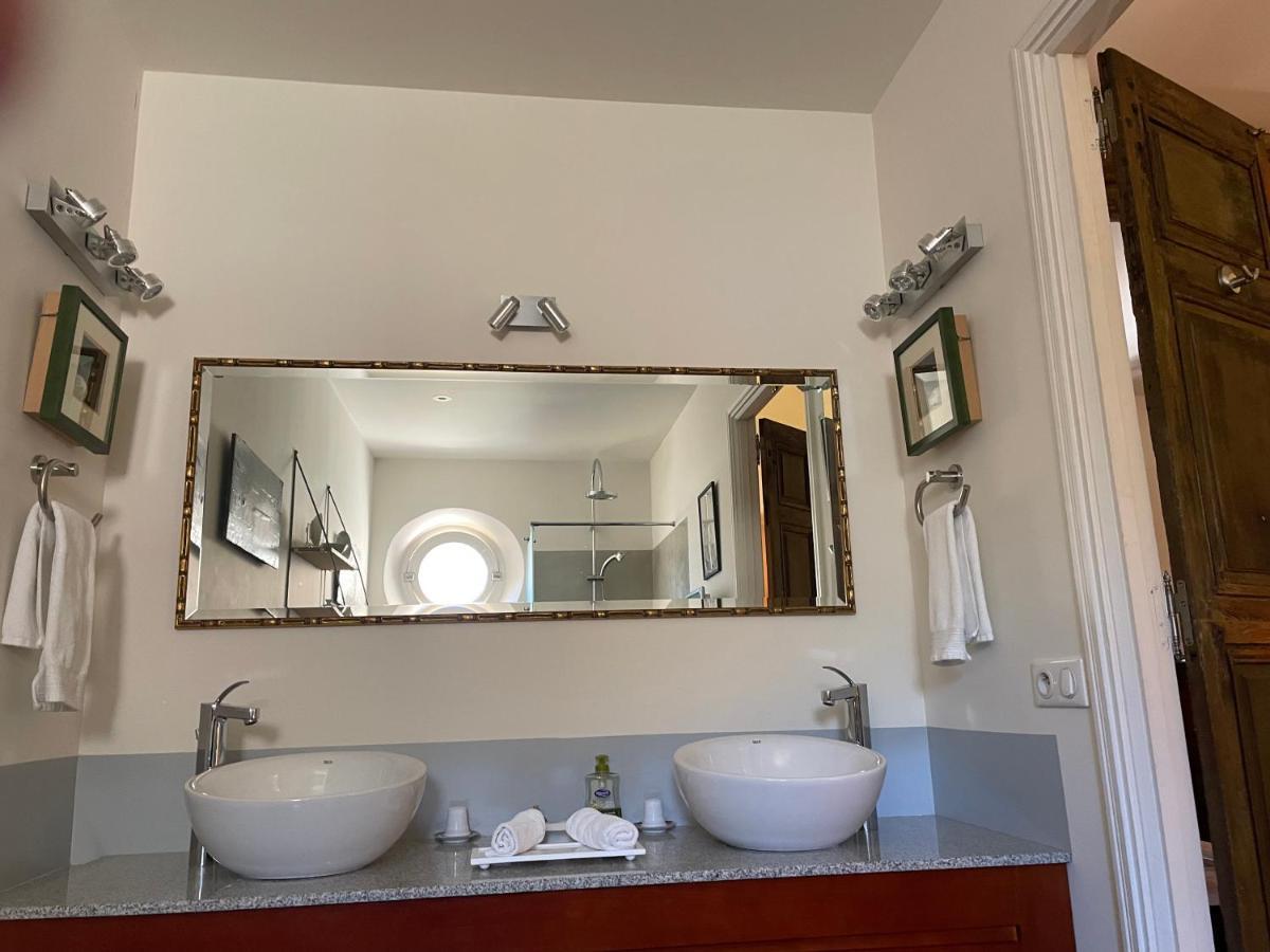 Bed and Breakfast La Cour Carree Рюстрель Екстер'єр фото