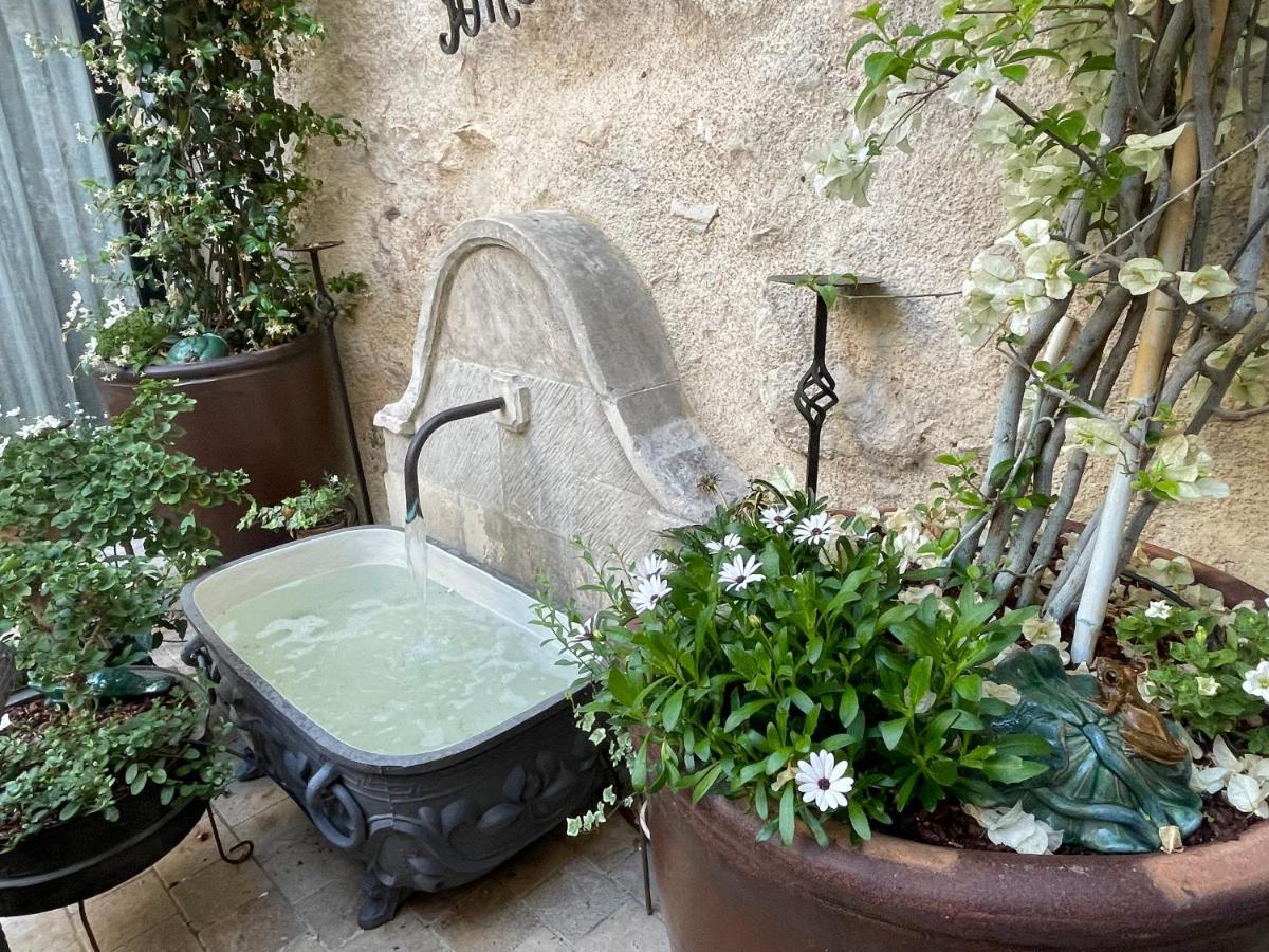 Bed and Breakfast La Cour Carree Рюстрель Екстер'єр фото