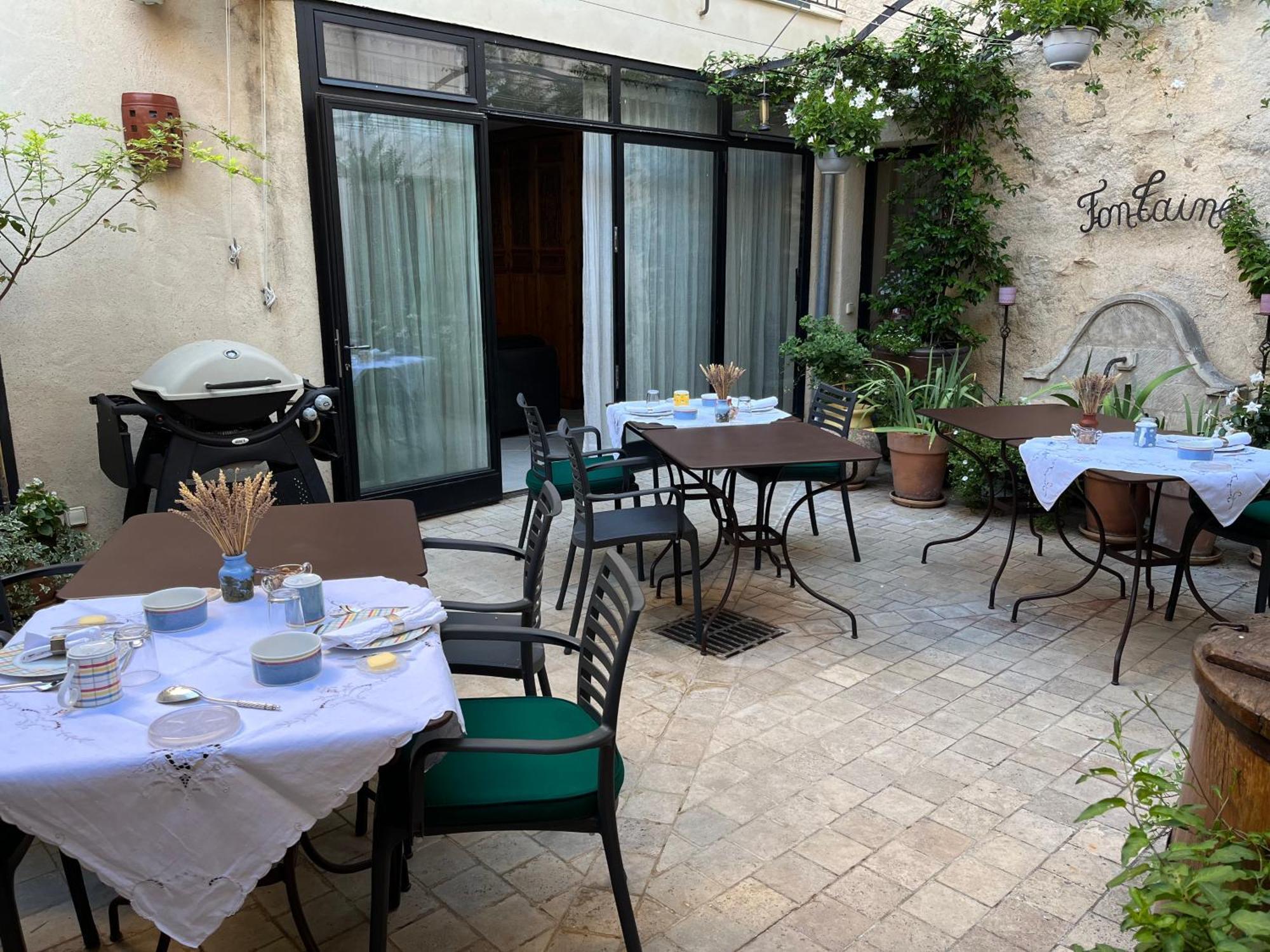 Bed and Breakfast La Cour Carree Рюстрель Екстер'єр фото