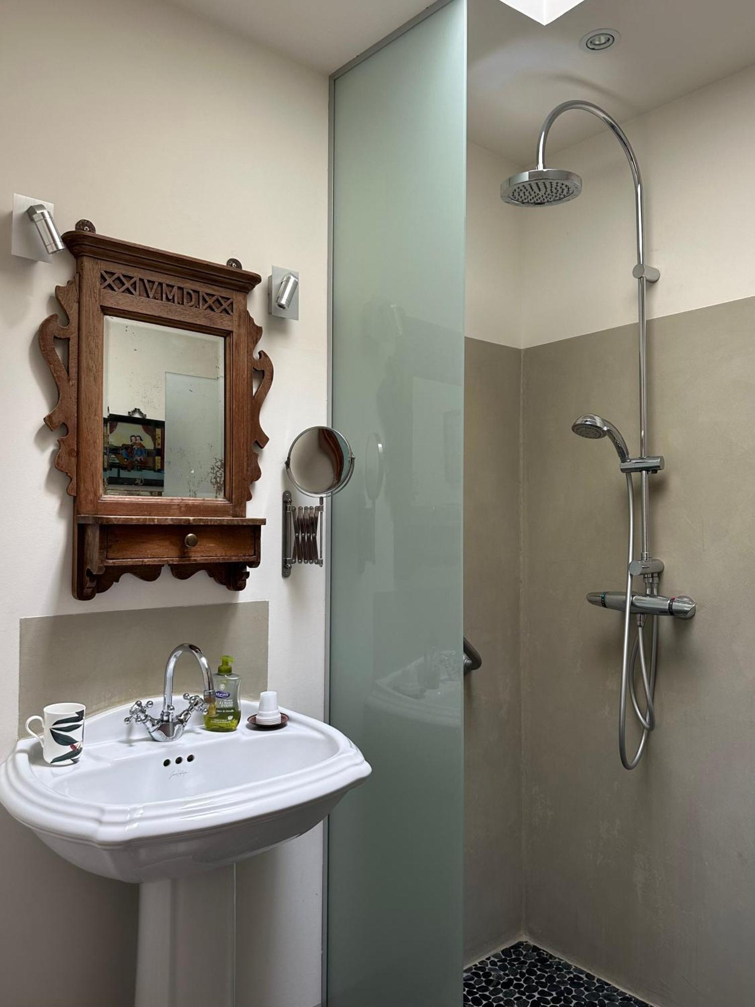 Bed and Breakfast La Cour Carree Рюстрель Екстер'єр фото